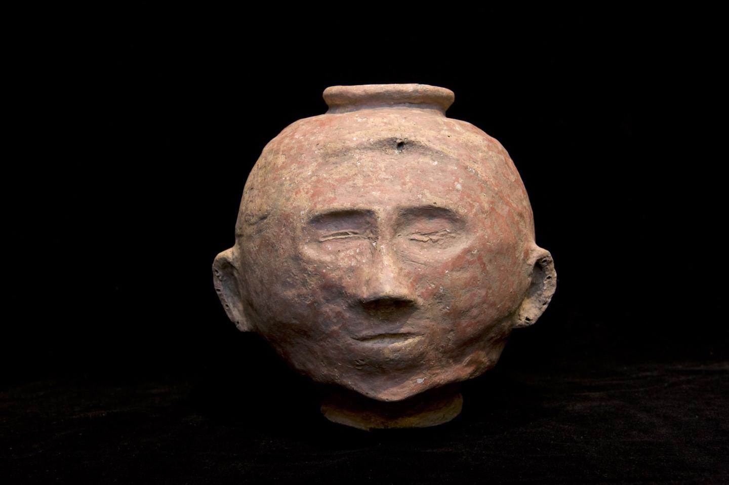 Effigy head pot