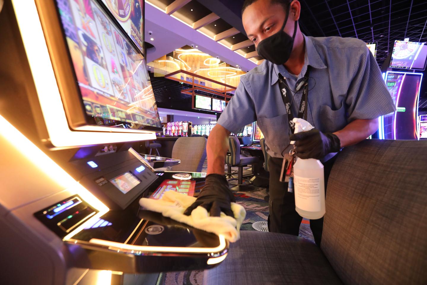 Slot machines at Saracen Casino Resort