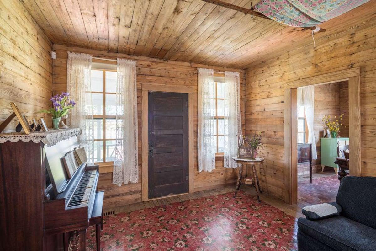 Living room at Johnny Cash Boyhood Home
